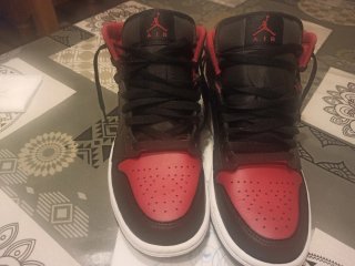 Nike Air Jordan 1 Mid Negro Rojo