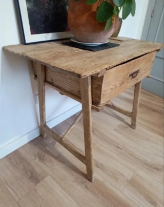 MESA TOCINERA ANTIGUA.
