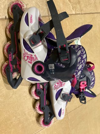 Patines en línea infantiles morados y blancos