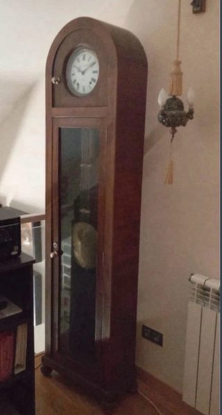 Reloj de pie antiguo de madera