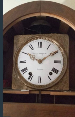 Reloj de pie antiguo de madera