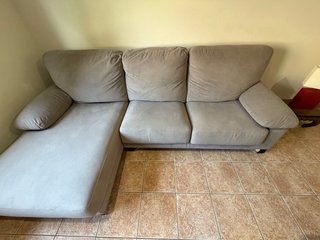 Sofá chaise longue tres plazas. Gris