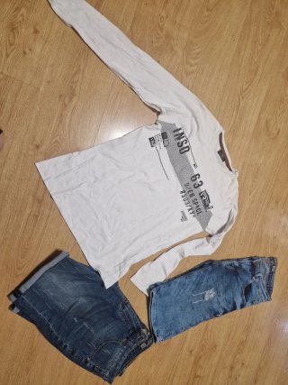 Camiseta y Pantalones Vaqueros Hombre