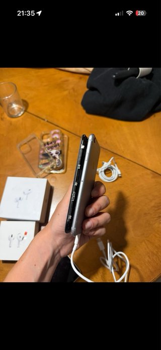 iPhone y AirPods Pro de Apple (Negro)