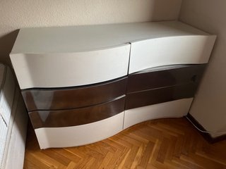 Cómoda y 2 cajoneras