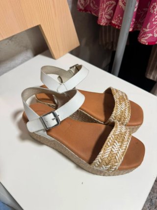 Sandalias Gala,de Piel Blanca,