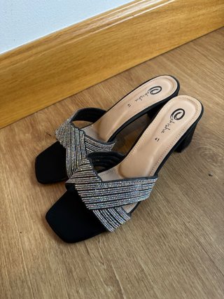 Tacones negros con brillos talla 41