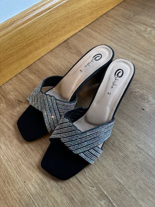 Tacones negros con brillos talla 41