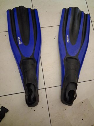 Aletas Profecionales, Mares azules con gafas.
