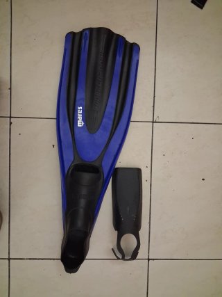 Aletas Profecionales, Mares azules con gafas.