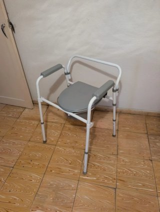 Silla adaptable para inodoro o ducha