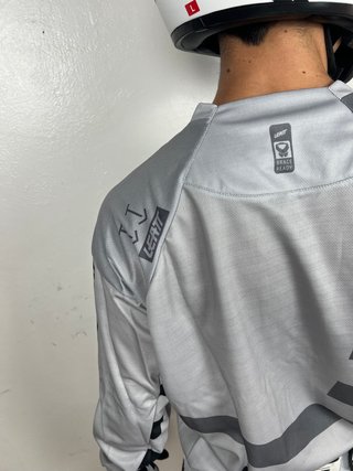 Traje Leatt 02