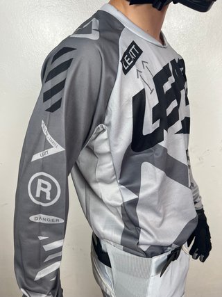 Traje Leatt 02