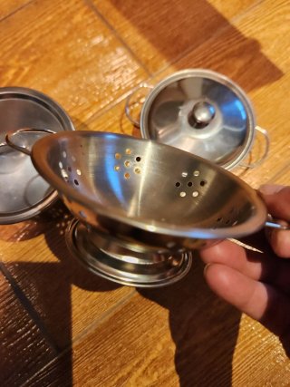 Cocinita de juguete con menaje