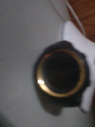 Reloj sumergible negro y dorado