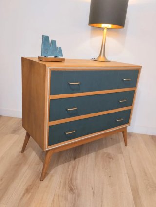 CÓMODA MID CENTURY.