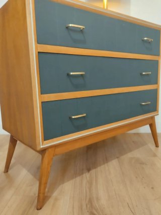 CÓMODA MID CENTURY.
