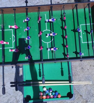 Futbolín y mesa de billar infantil