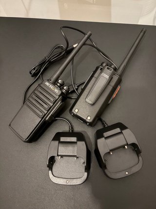 Pareja Walkie Talkie Retevis con Base Carga