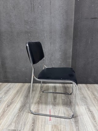 Silla Vintage Negra y Plateada
