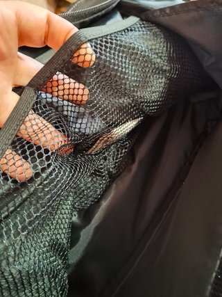 Gran bolso de aseo negro acolchado