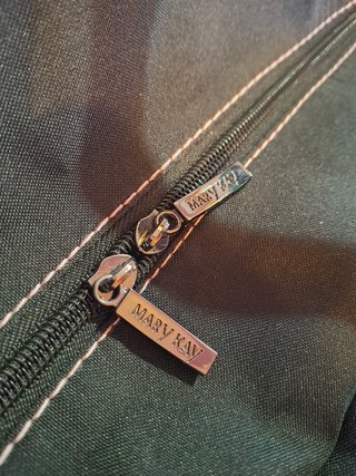Gran bolso de aseo negro acolchado