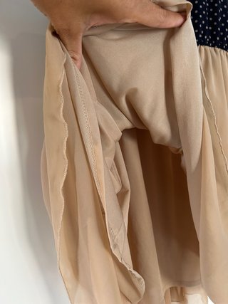 Vestido corto de lunares azul oscuro y beige