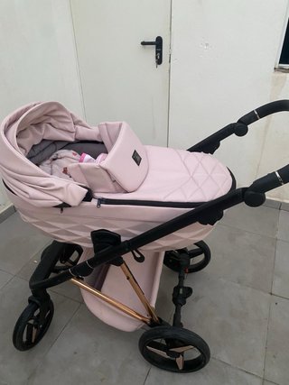 Carro de bebé rosa