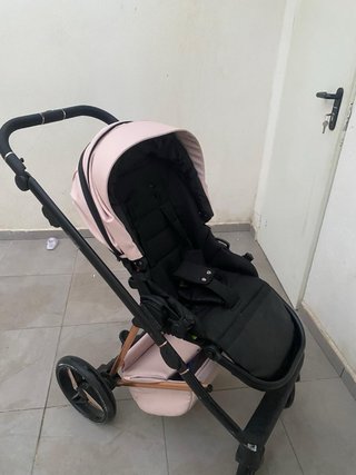 Carro de bebé rosa