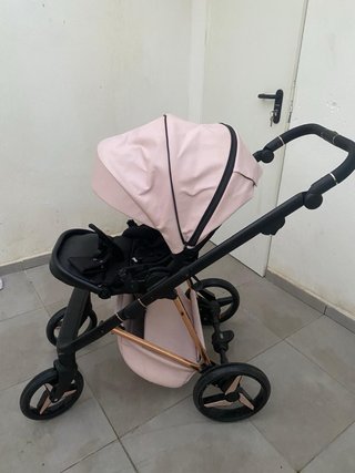 Carro de bebé rosa