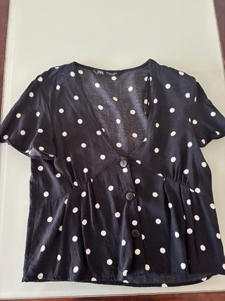 Blusa lunares negra