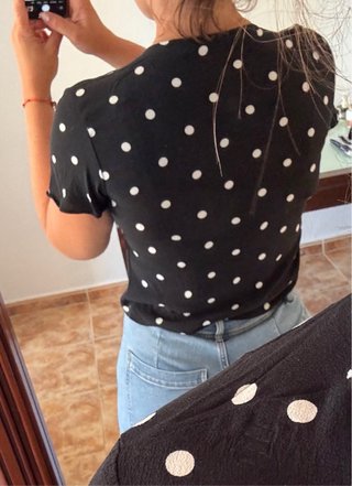 Blusa lunares negra