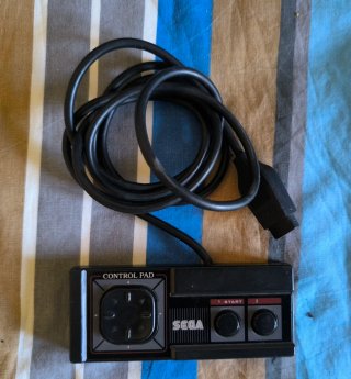 Sega Master System II con Alex Kidd y mando