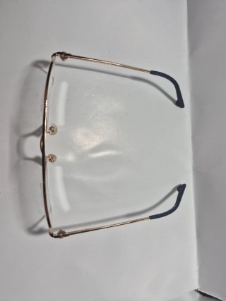 Gafas Montura Dorada y Negra