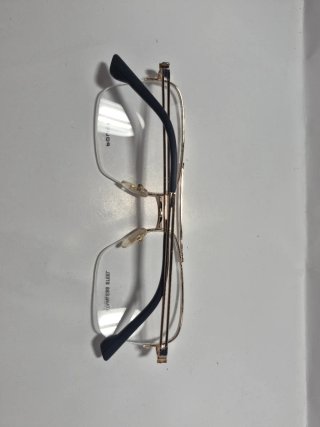 Gafas Montura Dorada y Negra