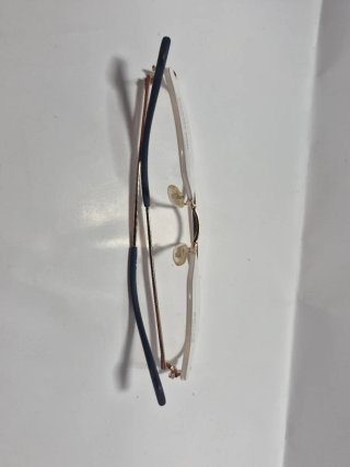 Gafas Montura Dorada y Negra