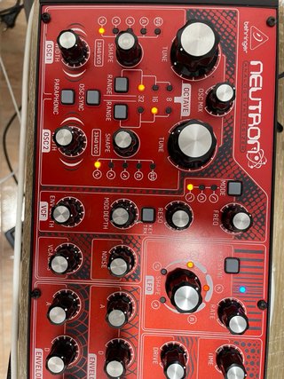 Behringer Neutron nuevo