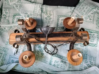 Lámpara rústica madera y metal hecha a mano
