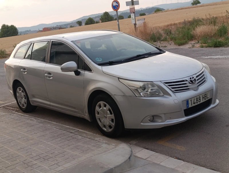 Toyota Avensis 2011 - foto 1