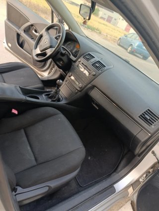 Toyota Avensis 2011