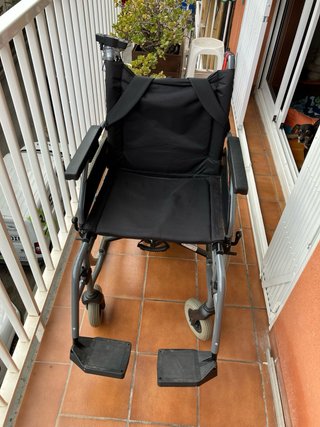 Silla de ruedas con motor, plegable