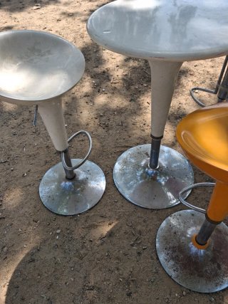 Mesa y 2 taburetes