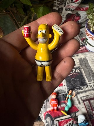 Muñeco Homer Simpson con Coca-Cola y Mando
