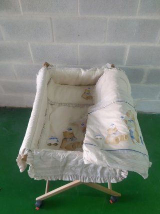 Mini cuna de madera para bebé