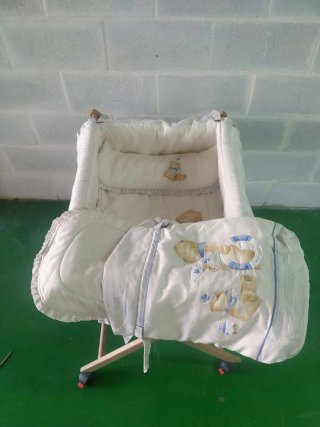 Mini cuna de madera para bebé