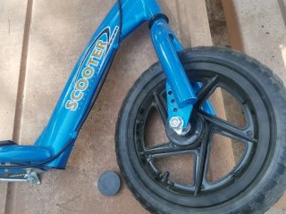 Patinete azul