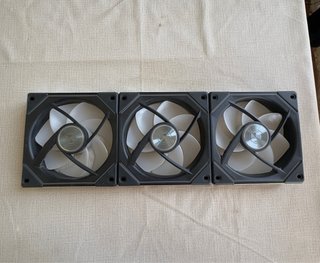 Lian Li UNI FAN SL-INF 120 + Controladora