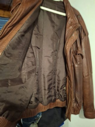 Chaqueta de cuero marrón