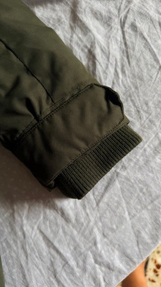 Parka militar con capucha y pelo