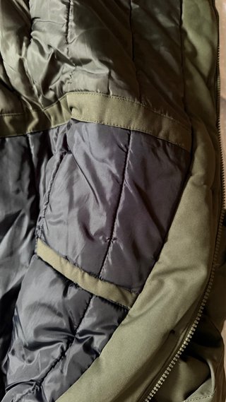 Parka militar con capucha y pelo